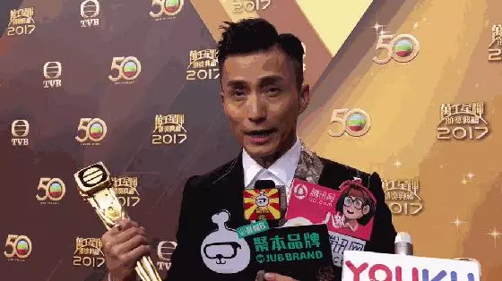(重溫馬國明與黃心穎)馬國明痛失視帝後恐嚇TVB,一下台獎盃就被收走……TVB果然像汪明荃說的那樣沒有人情味啊!
