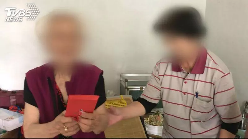 欠一年房租被趕出 高齡母女露宿涼亭