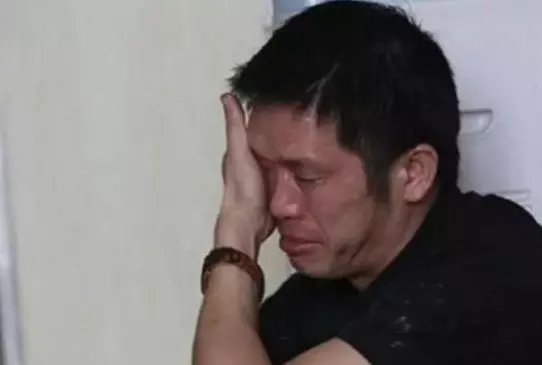 兒子住院無奈向弟弟借5萬,2年後還6萬,弟媳拿出借條男子蒙了