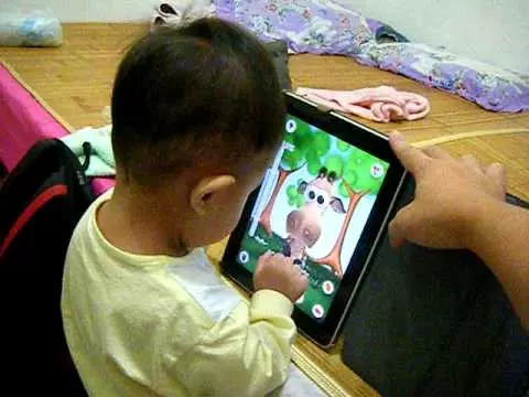 阿嬤「天天餵孫玩手機」4歲男童喊:都看不清楚 一查驚覺「近視650度」醫生:來不及了...