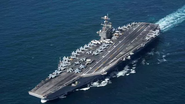 美國對俄亮劍,兩艘航母開進地中海,240架戰機枕戈待旦