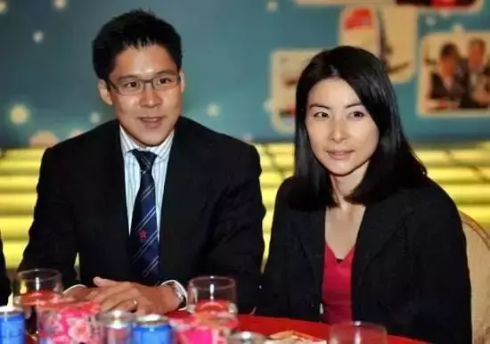 難怪郭晶晶忽胖忽瘦,原來三寶都一歲了……