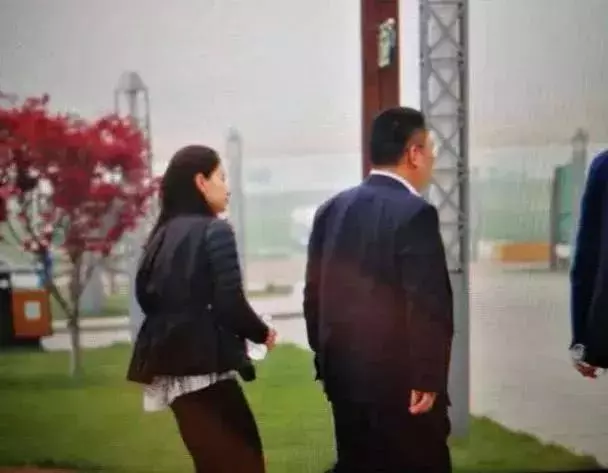難怪郭晶晶忽胖忽瘦,原來三寶都一歲了……