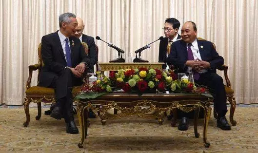 新加坡「第一網紅」李顯龍訪問中國,不忘全程直播