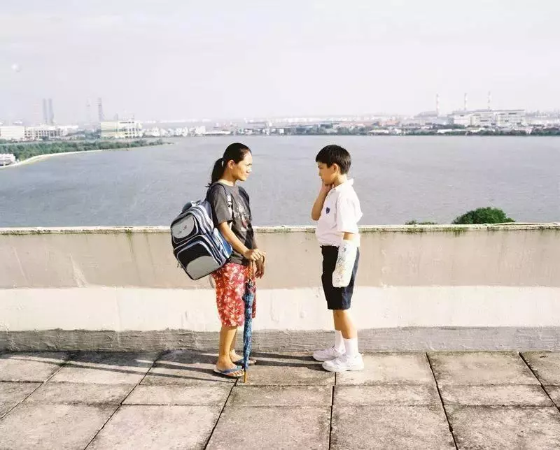 揪心!17歲男孩因為一句話跳橋,在:新加坡是怎麼教育孩子的