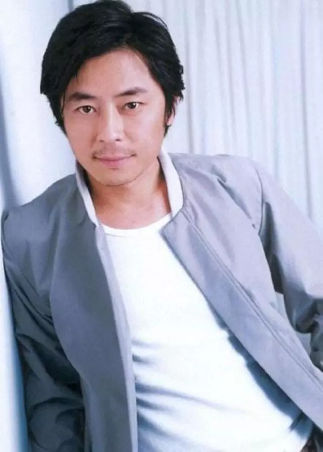 王傑曬「白鬍自拍照」網友心疼:不是才56歲而已? 他笑看衰老「皺紋是歷練」樂當老帥哥