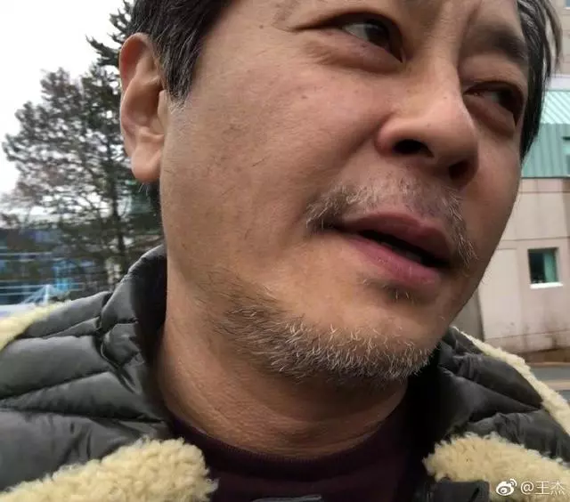 王傑曬「白鬍自拍照」網友心疼:不是才56歲而已? 他笑看衰老「皺紋是歷練」樂當老帥哥