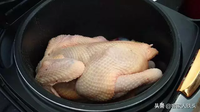 吃雞,就愛這一個電飯鍋懶人做法,出鍋咸香好吃,1人能吃完1整隻
