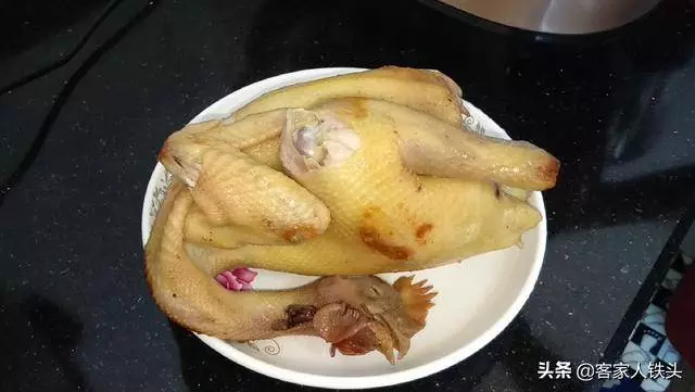 吃雞,就愛這一個電飯鍋懶人做法,出鍋咸香好吃,1人能吃完1整隻