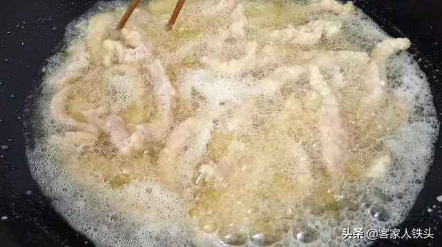瘦肉絲中打2個雞蛋,實在太好吃,做法簡單,味美解饞越吃越香