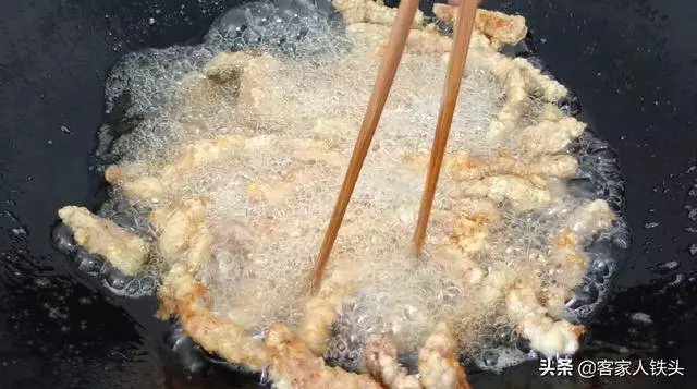 瘦肉絲中打2個雞蛋,實在太好吃,做法簡單,味美解饞越吃越香