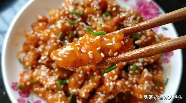 瘦肉絲中打2個雞蛋,實在太好吃,做法簡單,味美解饞越吃越香