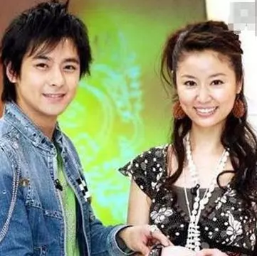 當年一言不合就提分手,43歲娶嬌妻生3子,林心如27字報仇雪恨