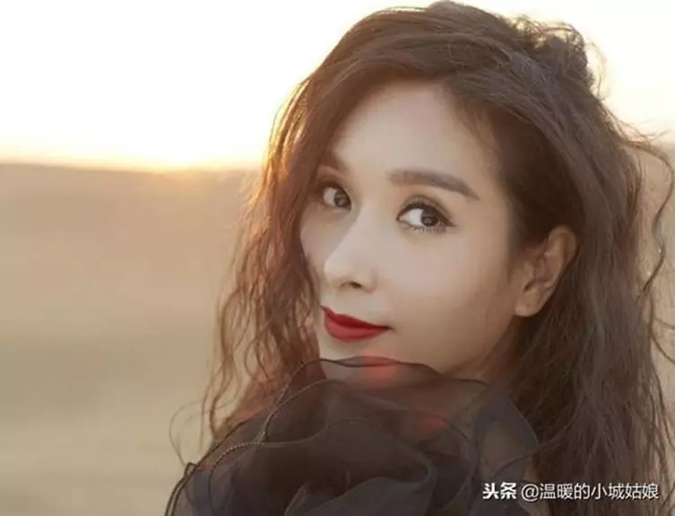 (年過40還沒人娶的13位女星,個個都國色天香,你最想把誰娶回家?