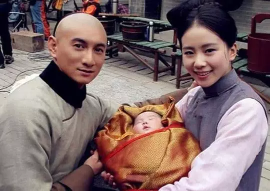劉詩詩生了!48歲吳奇隆升格當爸,全家喜迎「金牛男娃」
