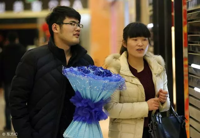 婆婆帶著15歲的小姑子來吃飯,小姑子說一話,我換了門鎖!