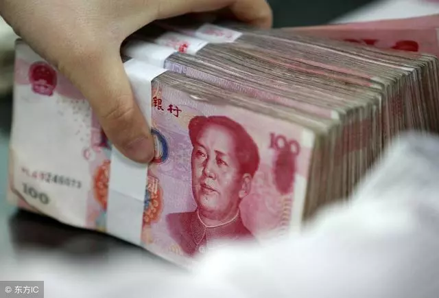 小舅子十年前借八萬,至今未還,喬遷之喜我給紅包,他成全村笑話