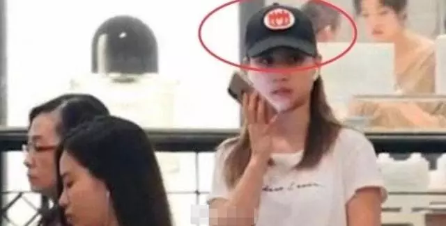 何超蓮跟竇驍戀愛,何超盈即將生娃,陰謀論上線:賭王快不行了!