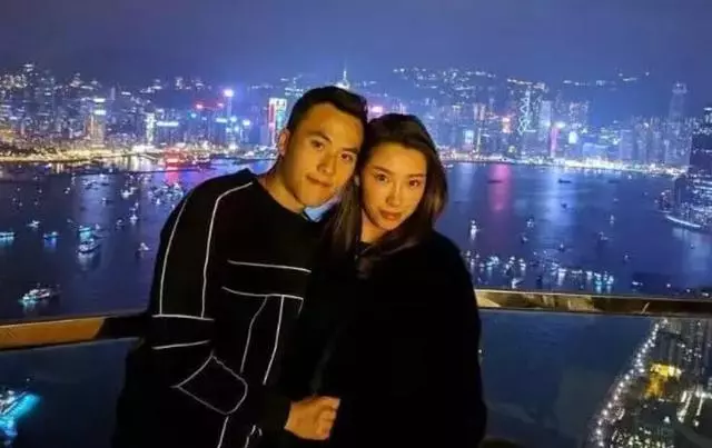 何超蓮跟竇驍戀愛,何超盈即將生娃,陰謀論上線:賭王快不行了!
