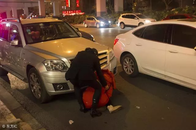 老婆出車禍,我提離婚,一年後她再婚,看到婚禮現場我不敢相信!