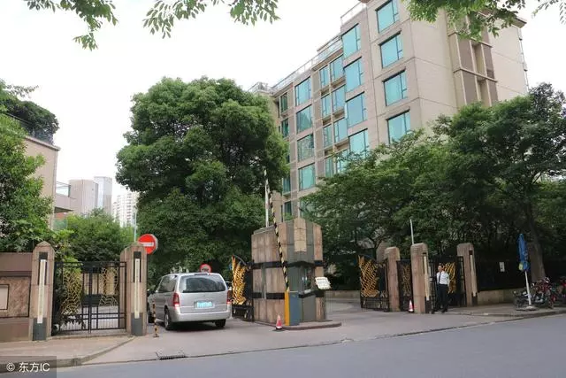我向兒子借錢買車票,兒媳讓寫欠條,回家打開欠條,我淚流滿面!