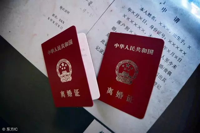 我帶3歲女兒相親,女兒躲桌下面和我說句話,我決定非他不嫁