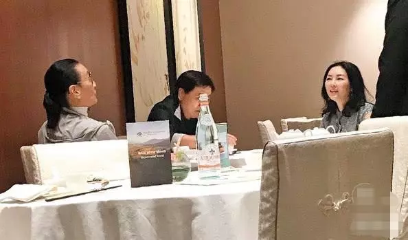 謝霆鋒爸爸不甘寂寞,港媒曝82歲謝賢密會電眼艷女