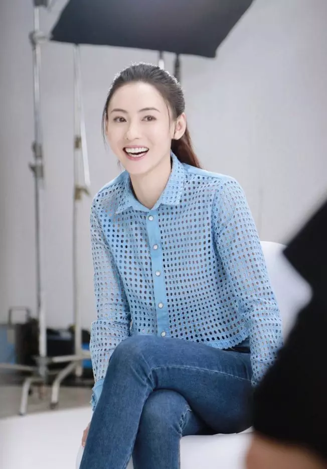【靚女都是從小美到大!】38歲張柏芝曬「12歲童年美照」網友大讚:絕世美顏,謝霆鋒能不後悔嗎?