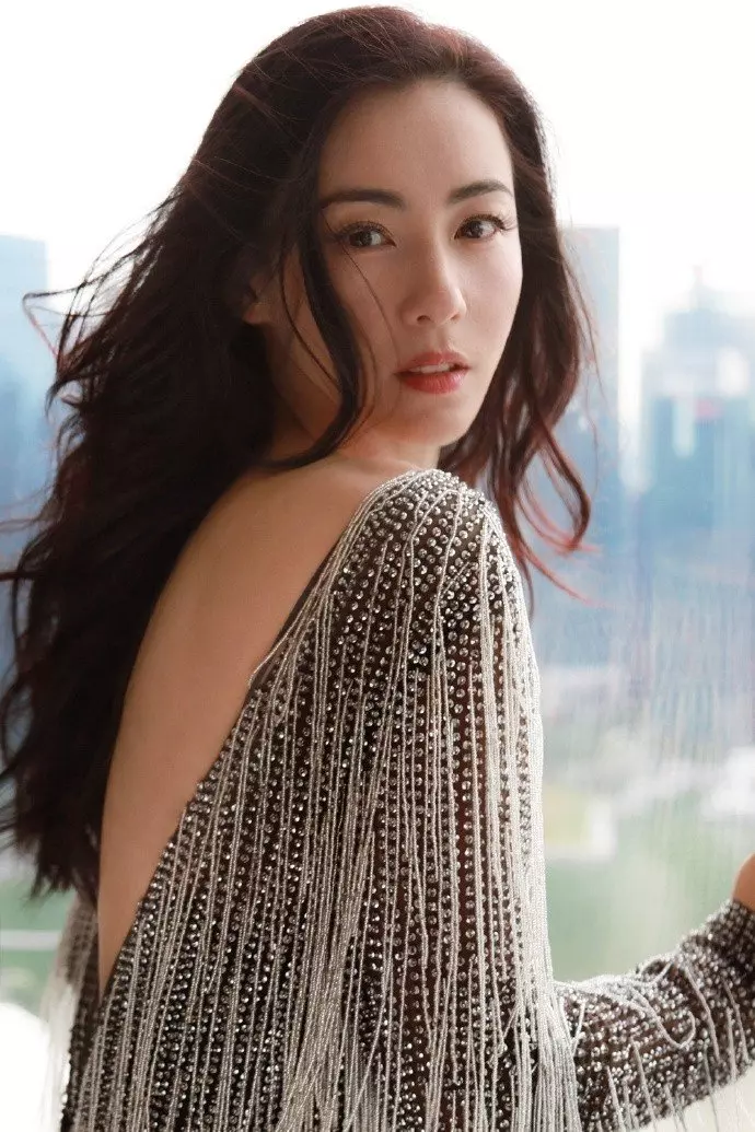 【靚女都是從小美到大!】38歲張柏芝曬「12歲童年美照」網友大讚:絕世美顏,謝霆鋒能不後悔嗎?