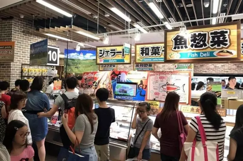 新加坡的這家超市,凌晨人流絡繹不絕!白天擠爆了