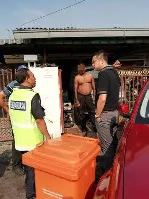 實在過份!住家充修車廠,堵交通!霸車位!礙市容!