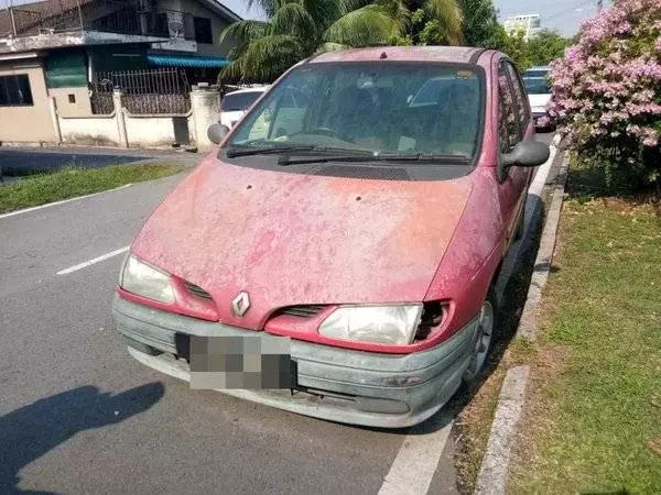 實在過份!住家充修車廠,堵交通!霸車位!礙市容!