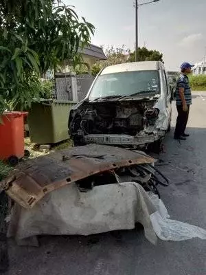 實在過份!住家充修車廠,堵交通!霸車位!礙市容!