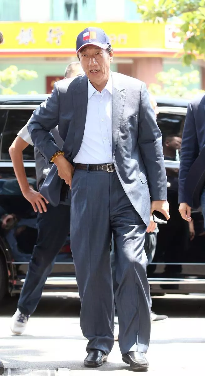 郭台銘6月21日交棒?鴻海說話了
