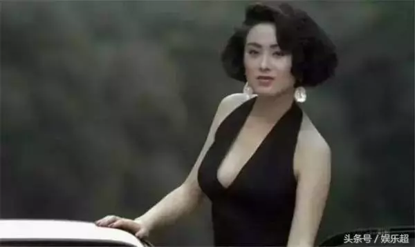 50歲張敏全家照曝光!老公竟是冷峻帥哥!三字點評周星馳太準確!