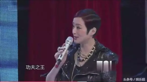 50歲張敏全家照曝光!老公竟是冷峻帥哥!三字點評周星馳太準確!