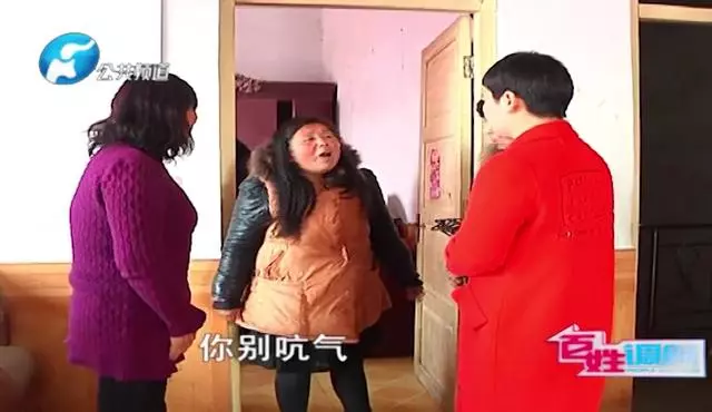 兒媳房間惡臭髒得像豬窩,婆婆看不下去開罵,兒媳潑尿暴打婆婆
