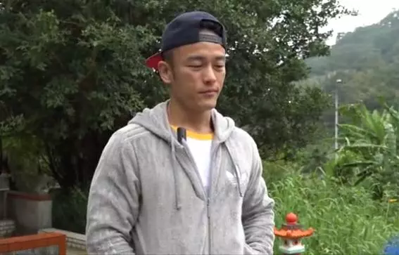 臺灣男子辭職「照顧重病老父9年」,女友也離開了仍堅持:你育我成人,我養你到老