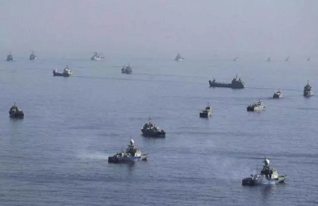 海峽或遭封鎖,四艘航母對伊朗形成包圍,大戰將於5月2日爆發?