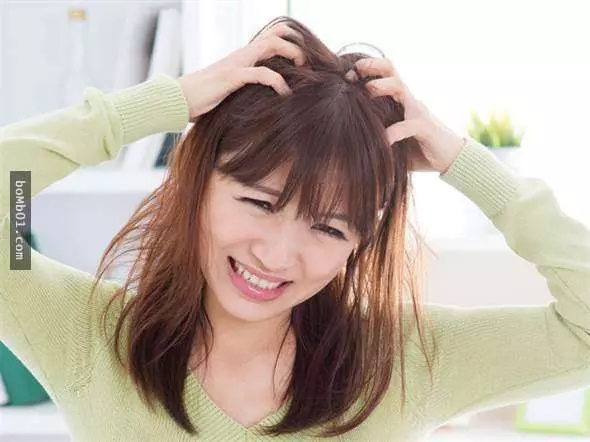 7種慢性自殺疾病讓大家「今天開始就不敢再頭髮濕濕地入睡」,想要癱瘓致死就繼續吧!