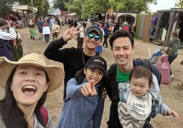 林依晨首攜夫罕正面同框,穿寬鬆衣嬌小可人很幸福,網友歎「超哥終於露臉」:幸福的婚姻,從來不需要炫耀