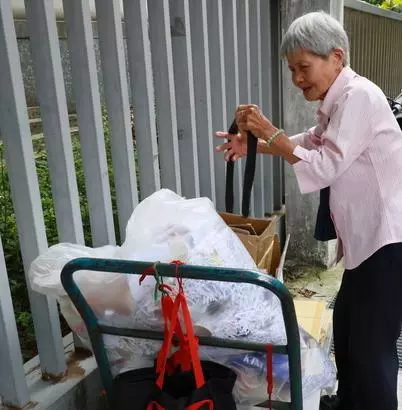 新莊78嵗拾荒老奶奶,3餐花費不到100元!還把畢生積蓄拿出來做這件事,感動了全新北的人!