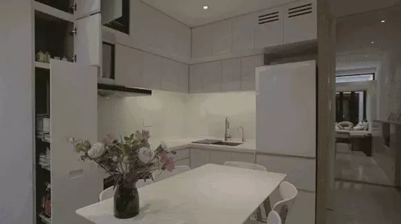 日本主婦僅用「伸縮桿+鐵網+塑膠束帶」收拾整屋雜物!曬出各種「神用法」屌打一堆高價好物! -