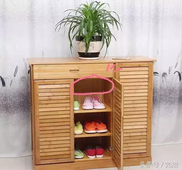 日本主婦僅用「伸縮桿+鐵網+塑膠束帶」收拾整屋雜物!曬出各種「神用法」屌打一堆高價好物! -