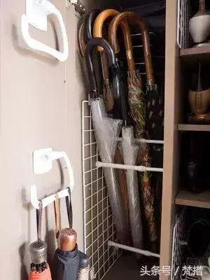 日本主婦僅用「伸縮桿+鐵網+塑膠束帶」收拾整屋雜物!曬出各種「神用法」屌打一堆高價好物! -