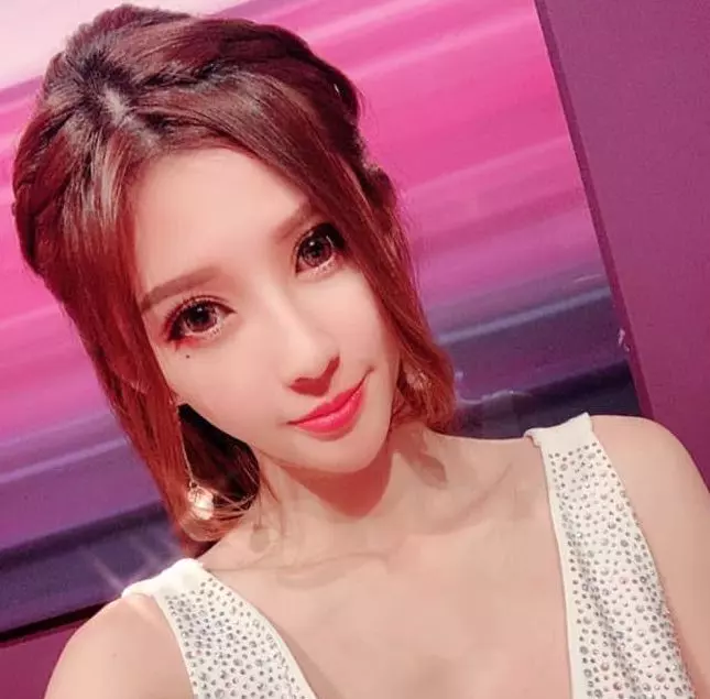 神級仕女出現在高雄玄鳳堂祭典!信徒:該南下了