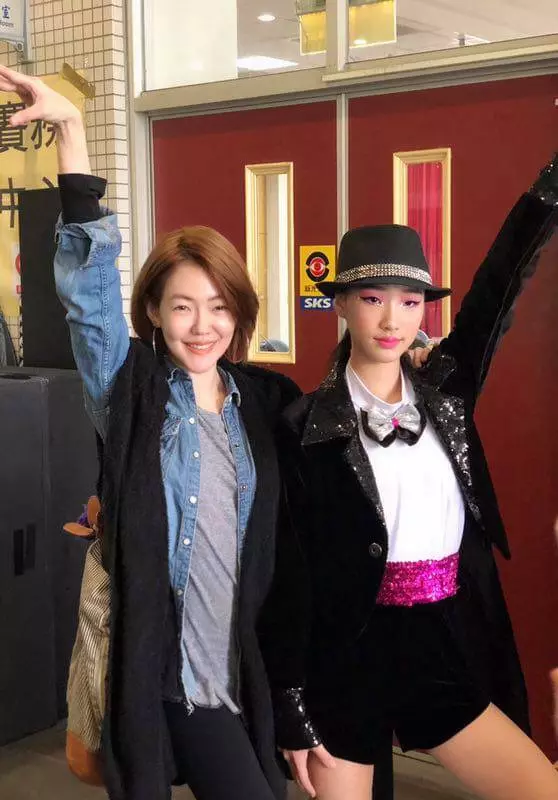 遺傳到小S好基因!大女兒跳舞拿冠軍 許老三不服輸「華麗妝容上場比賽」小S嗨翻:我太會生了