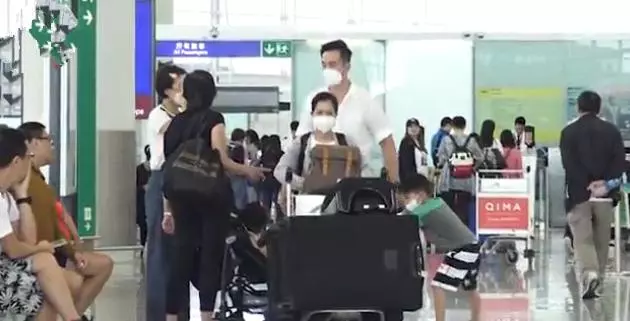 陳豪一家準備出發旅遊,去到機場因證件過期,最後只能敗興而歸!