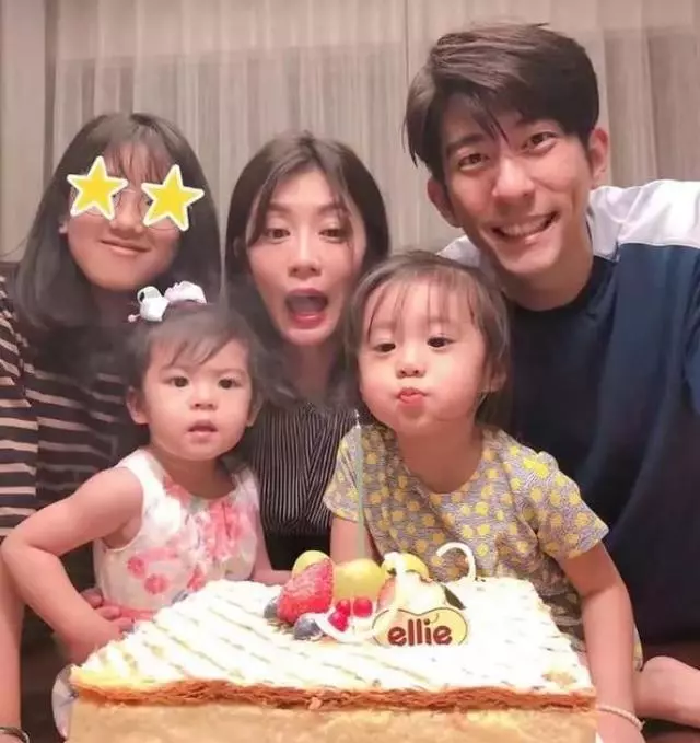 賈靜雯親弟弟近照曝光,原來長成這副模樣,網友:確定是親生的?