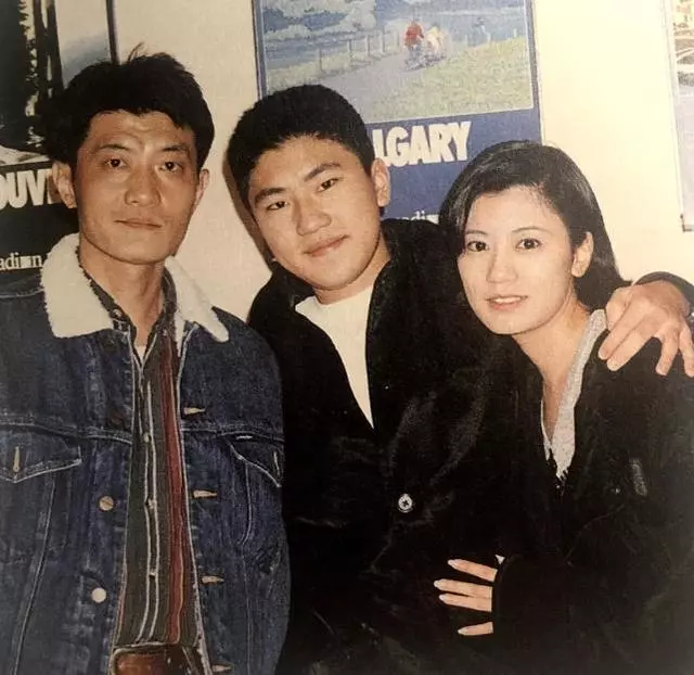賈靜雯親弟弟近照曝光,原來長成這副模樣,網友:確定是親生的?